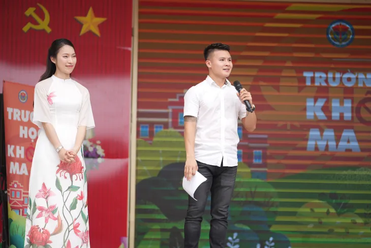 Cầu thủ Quang Hải lan tỏa thông điệp Hãy nói không với ma túy tới các em học sinh - Ảnh 4. Cầu thủ Quang Hải lan tỏa thông điệp Hãy nói không với ma túy tới các em học sinh - Ảnh 4.