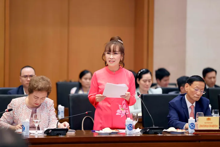 Chủ tịch Quốc hội Vương Đình Huệ tiếp đại biểu doanh nghiệp gia đình tiêu biểu - Ảnh 2. Chủ tịch Quốc hội Vương Đình Huệ tiếp đại biểu doanh nghiệp gia đình tiêu biểu - Ảnh 2.