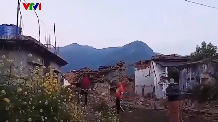 Động đất mạnh tại Nepal, ít nhất 128 người thiệt mạng - Ảnh 1. Động đất mạnh tại Nepal, ít nhất 128 người thiệt mạng - Ảnh 1.