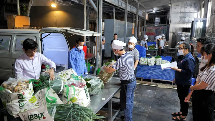 Tăng cường vai trò phụ huynh trong giám sát bữa ăn học đường - Ảnh 2. Tăng cường vai trò phụ huynh trong giám sát bữa ăn học đường - Ảnh 2.