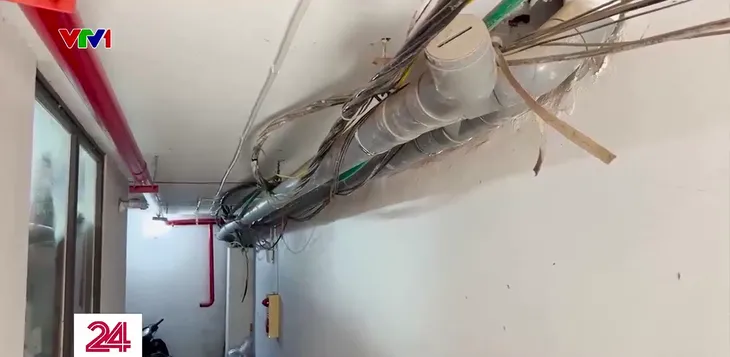 Điểm tuần: Nóng chuyện thang thoát hiểm kiểu đối phó tại các chung cư mini - Ảnh 3. Điểm tuần: Nóng chuyện thang thoát hiểm kiểu đối phó tại các chung cư mini - Ảnh 3.