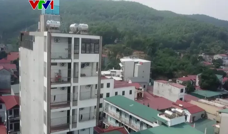 Điểm tuần: Nóng chuyện thang thoát hiểm kiểu đối phó tại các chung cư mini - Ảnh 4. Điểm tuần: Nóng chuyện thang thoát hiểm kiểu đối phó tại các chung cư mini - Ảnh 4.