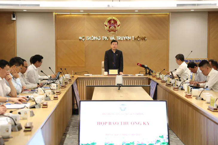 Bộ TT&TT tăng cường đấu tranh, ngăn chặn thông tin xấu độc trên mạng xã hội xuyên biên giới - Ảnh 1.