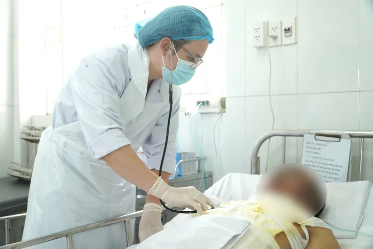3 người bị điện giật bỏng nặng khi câu cá - Ảnh 1. 3 người bị điện giật bỏng nặng khi câu cá - Ảnh 1.
