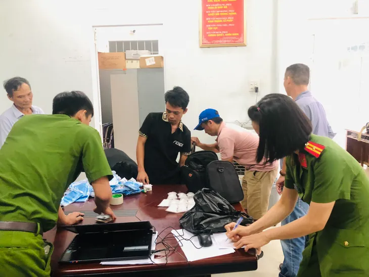 Bắt quả tang vụ vận chuyển ma túy đá lớn nhất trước đến nay tại Phú Yên - Ảnh 3. Bắt quả tang vụ vận chuyển ma túy đá lớn nhất trước đến nay tại Phú Yên - Ảnh 3.