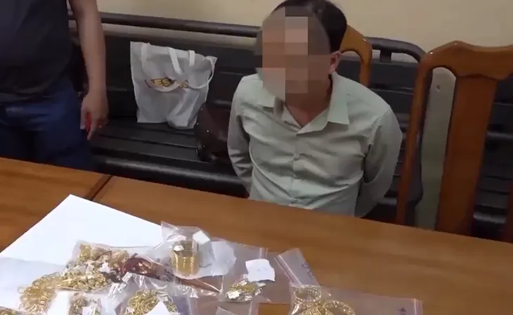 Nhiều vụ cướp ngân hàng, tiệm vàng liều lĩnh: Cần nâng cao cảnh giác - Ảnh 1. Nhiều vụ cướp ngân hàng, tiệm vàng liều lĩnh: Cần nâng cao cảnh giác - Ảnh 1.