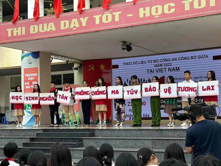 Sôi động cuộc thi Trường học không ma túy - Ảnh 1. Sôi động cuộc thi Trường học không ma túy - Ảnh 1.
