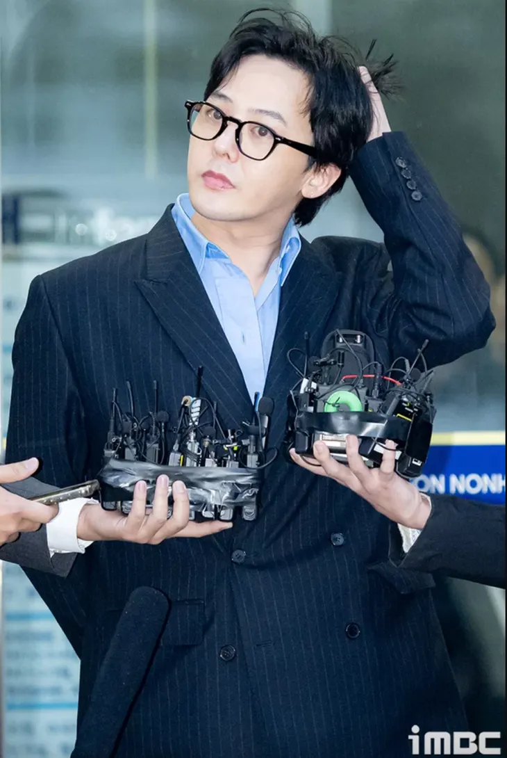 G-Dragon chứng minh tầm ảnh hưởng toàn cầu dù vấp phải cuộc điều tra ma tuý - Ảnh 2. G-Dragon chứng minh tầm ảnh hưởng toàn cầu dù vấp phải cuộc điều tra ma tuý - Ảnh 2.
