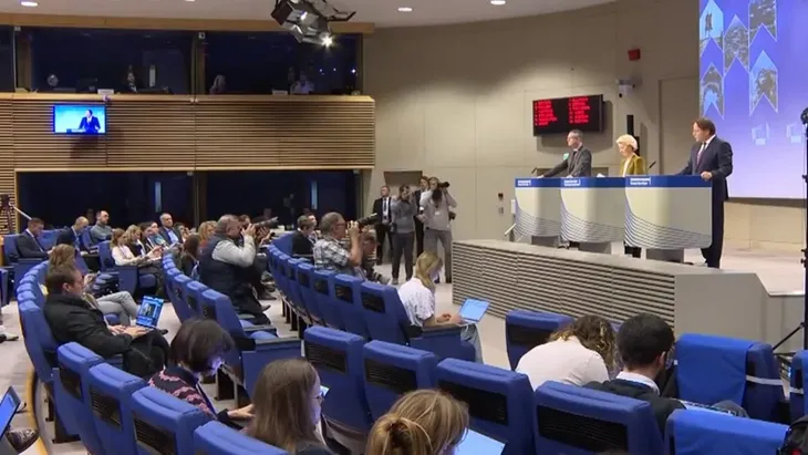 Ủy ban châu Âu đề xuất mở đàm phán kết nạp Ukraine và Moldova - Ảnh 1. Ủy ban châu Âu đề xuất mở đàm phán kết nạp Ukraine và Moldova - Ảnh 1.