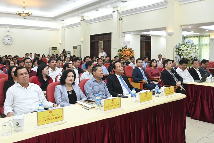 Sáp nhập Báo điện tử Dân trí và Báo Lao động và Xã hội - Ảnh 1. Sáp nhập Báo điện tử Dân trí và Báo Lao động và Xã hội - Ảnh 1.