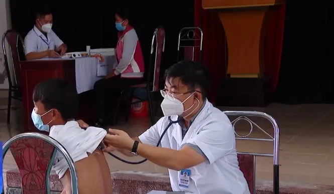 Nghệ An: Thêm một số trường hợp nghi mắc bệnh bụi phổi silic - Ảnh 2. Nghệ An: Thêm một số trường hợp nghi mắc bệnh bụi phổi silic - Ảnh 2.
