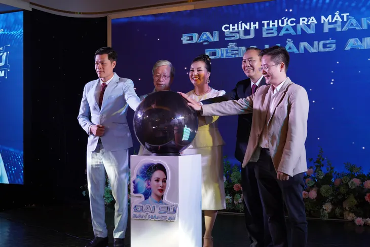 Trải nghiệm công nghệ, giao lưu với đại sứ bán hàng AI đầu tiên tại Việt Nam - Ảnh 4. Trải nghiệm công nghệ, giao lưu với đại sứ bán hàng AI đầu tiên tại Việt Nam - Ảnh 4.