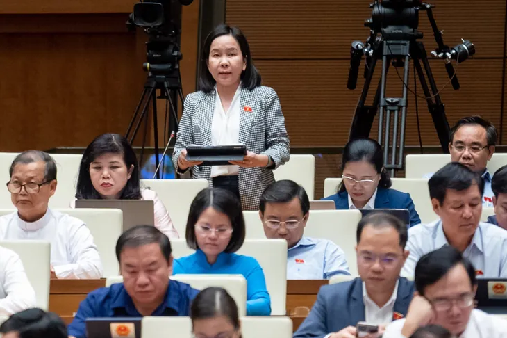 Bộ trưởng Bộ Y tế nói về thực trạng bệnh nhân đi viện phải mua thuốc bên ngoài - Ảnh 1. Bộ trưởng Bộ Y tế nói về thực trạng bệnh nhân đi viện phải mua thuốc bên ngoài - Ảnh 1.