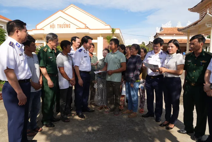 Hiệu quả triển khai Đề án Tuyên truyền, phổ biến Luật Cảnh sát biển Việt Nam giai đoạn 2019 - 2023 tại Khánh Hòa - Ảnh 2. Hiệu quả triển khai Đề án Tuyên truyền, phổ biến Luật Cảnh sát biển Việt Nam giai đoạn 2019 - 2023 tại Khánh Hòa - Ảnh 2.
