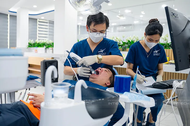 Sai lầm phổ biến khi trồng răng implant - Ảnh 2.