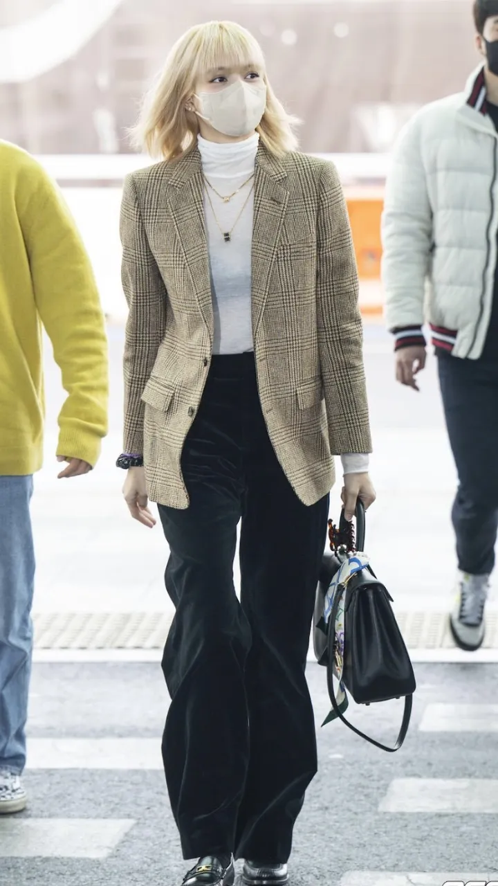 Chiêm ngưỡng phong cách thời trang mùa thu sành điệu của Lisa (BLACKPINK) - Ảnh 5. Chiêm ngưỡng phong cách thời trang mùa thu sành điệu của Lisa (BLACKPINK) - Ảnh 5.