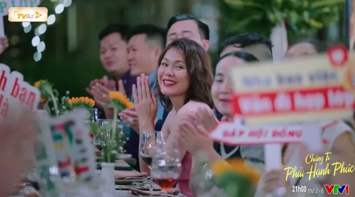 Chúng ta phải hạnh phúc - Tập 1: Buổi họp lớp 17 năm ra trường đầy hỗn loạn - Ảnh 2. Chúng ta phải hạnh phúc - Tập 1: Buổi họp lớp 17 năm ra trường đầy hỗn loạn - Ảnh 2.