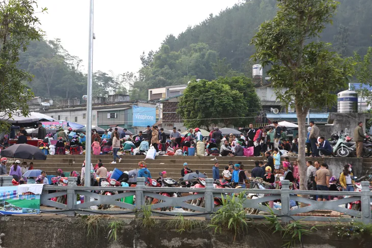 Muôn sắc màu tại chợ phiên San Thàng Lai Châu - Ảnh 11. Muôn sắc màu tại chợ phiên San Thàng Lai Châu - Ảnh 11.