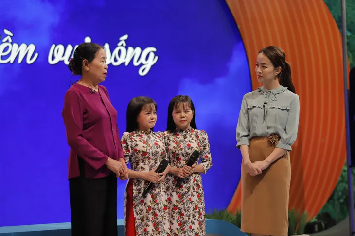 Cặp chị em tí hon truyền cảm hứng trong Trạm yêu thương - Ảnh 4. Cặp chị em tí hon truyền cảm hứng trong Trạm yêu thương - Ảnh 4.