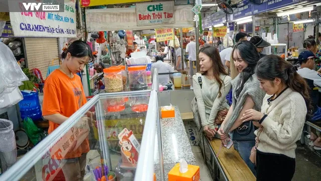 Khám phá khu chợ trăm tuổi dưới lòng đất ở Hà Nội - Ảnh 9. Khám phá khu chợ trăm tuổi dưới lòng đất ở Hà Nội - Ảnh 9.