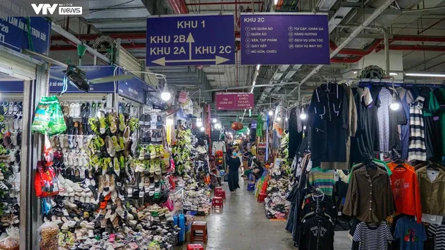 Khám phá khu chợ trăm tuổi dưới lòng đất ở Hà Nội - Ảnh 4. Khám phá khu chợ trăm tuổi dưới lòng đất ở Hà Nội - Ảnh 4.