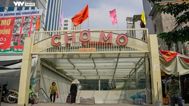 Khám phá khu chợ trăm tuổi dưới lòng đất ở Hà Nội - Ảnh 1. Khám phá khu chợ trăm tuổi dưới lòng đất ở Hà Nội - Ảnh 1.