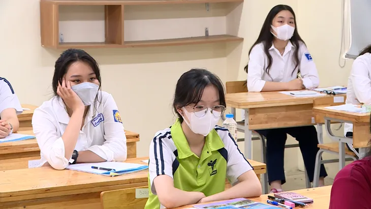 Nhiều học sinh nghiêng về chọn phương án thi 2 môn bắt buộc - Ảnh 1. Nhiều học sinh nghiêng về chọn phương án thi 2 môn bắt buộc - Ảnh 1.
