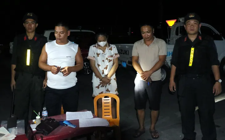 Phá đường dây làm giả giấy tờ qua mạng, khởi tố 23 đối tượng - Ảnh 1. Phá đường dây làm giả giấy tờ qua mạng, khởi tố 23 đối tượng - Ảnh 1.