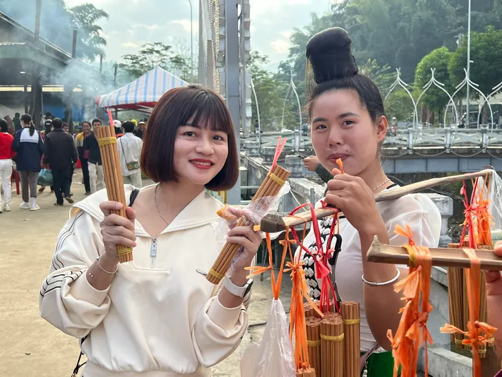Muôn sắc màu tại chợ phiên San Thàng Lai Châu - Ảnh 10. Muôn sắc màu tại chợ phiên San Thàng Lai Châu - Ảnh 10.