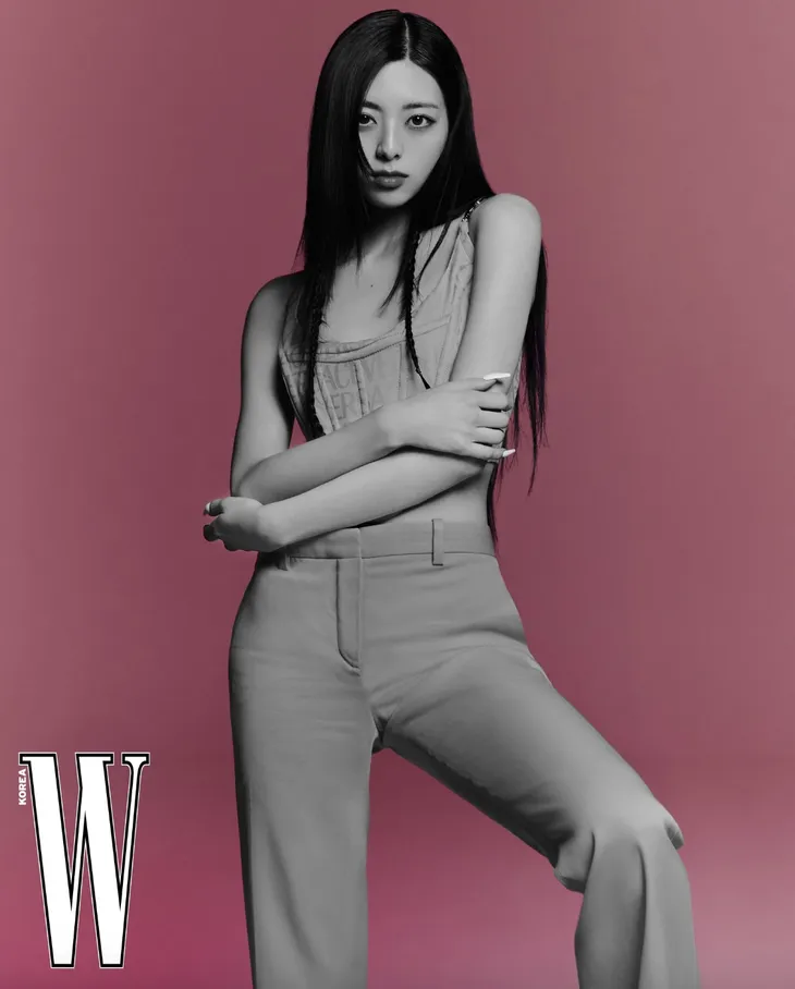 Những ngôi sao K-Pop thế hệ mới tạo xu hướng thời trang - Ảnh 3. Những ngôi sao K-Pop thế hệ mới tạo xu hướng thời trang - Ảnh 3.