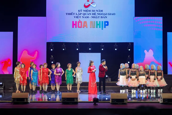Những hình ảnh đặc sắc của chương trình nghệ thuật Hòa nhịp - Ảnh 6. Những hình ảnh đặc sắc của chương trình nghệ thuật Hòa nhịp - Ảnh 6.