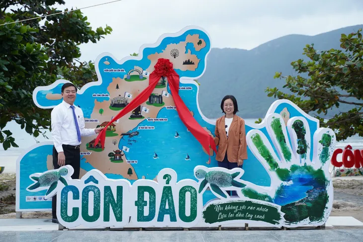 Côn Đảo: Hạn chế rác thải nhựa từ hoạt động du lịch - Ảnh 1. Côn Đảo: Hạn chế rác thải nhựa từ hoạt động du lịch - Ảnh 1.