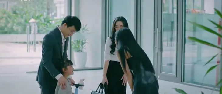 Chúng ta của 8 năm sau - Tập 16: Lâm trở về đúng lúc Dương được bác sĩ điển trai để ý - Ảnh 23. Chúng ta của 8 năm sau - Tập 16: Lâm trở về đúng lúc Dương được bác sĩ điển trai để ý - Ảnh 23.