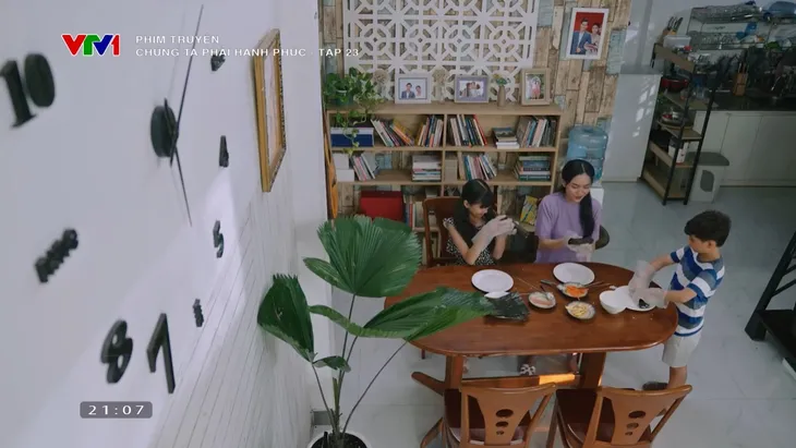 Chúng ta phải hạnh phúc - Tập 23: Bình thất hứa với vợ con để đi công tác cùng sếp nữ - Ảnh 3. Chúng ta phải hạnh phúc - Tập 23: Bình thất hứa với vợ con để đi công tác cùng sếp nữ - Ảnh 3.