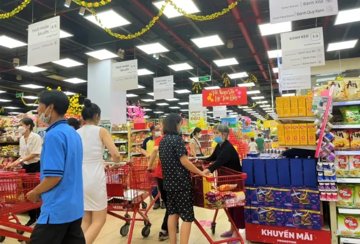 Nhiều siêu thị tung khuyến mãi, giảm giá đến 50% dịp Tết - Ảnh 1. Nhiều siêu thị tung khuyến mãi, giảm giá đến 50% dịp Tết - Ảnh 1.