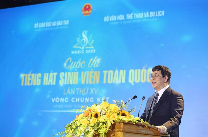 Giải nhất cuộc thi Tiếng hát sinh viên toàn quốc gọi tên Đại học Kinh tế - Luật - Ảnh 2.