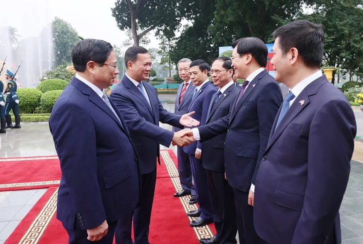 Thủ tướng Phạm Minh Chính chủ trì Lễ đón Thủ tướng Campuchia thăm chính thức Việt Nam - Ảnh 4. Thủ tướng Phạm Minh Chính chủ trì Lễ đón Thủ tướng Campuchia thăm chính thức Việt Nam - Ảnh 4.