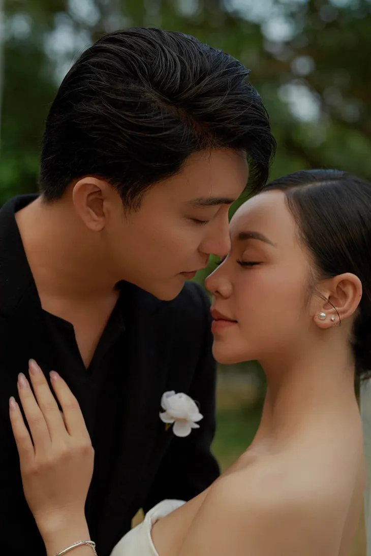 Ảnh cưới cực lãng mạn của Quỳnh Kool - B Trần Chúng ta của 8 năm sau - Ảnh 8. Ảnh cưới cực lãng mạn của Quỳnh Kool - B Trần Chúng ta của 8 năm sau - Ảnh 8.
