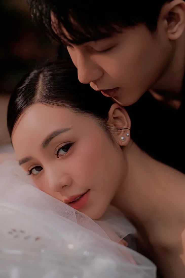 Ảnh cưới cực lãng mạn của Quỳnh Kool - B Trần Chúng ta của 8 năm sau - Ảnh 11. Ảnh cưới cực lãng mạn của Quỳnh Kool - B Trần Chúng ta của 8 năm sau - Ảnh 11.