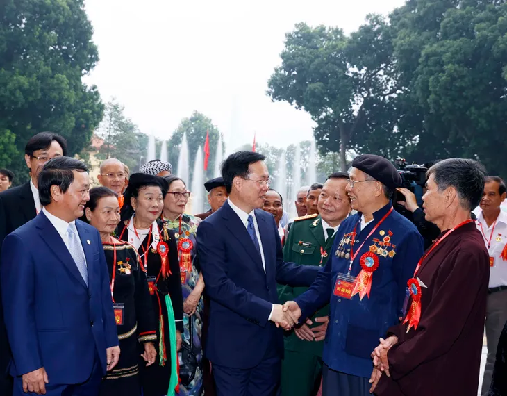 Chủ tịch nước: Phát huy vai trò già làng, trưởng bản, người có uy tín trong cộng đồng dân tộc - Ảnh 2. Chủ tịch nước: Phát huy vai trò già làng, trưởng bản, người có uy tín trong cộng đồng dân tộc - Ảnh 2.
