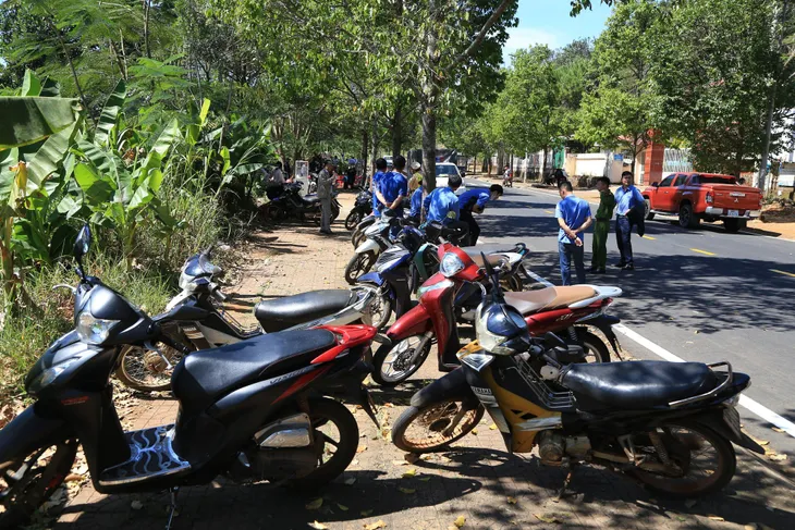 Đắk Nông: Tạm giữ 150 trường hợp xe mô tô để trái phép trên vỉa hè - Ảnh 2.