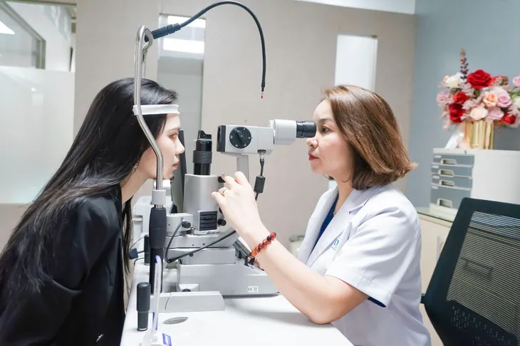 Làm đẹp mùa lễ hội cuối năm: Đẹp nhưng phải an toàn - Ảnh 1. Làm đẹp mùa lễ hội cuối năm: Đẹp nhưng phải an toàn - Ảnh 1.
