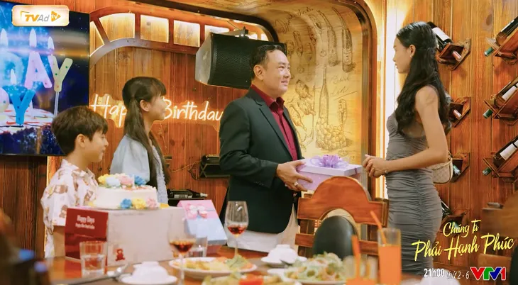 Chúng ta phải hạnh phúc - Tập 24: Bình vắng nhà, Kỳ có ngay niềm vui bên đại gia - Ảnh 7. Chúng ta phải hạnh phúc - Tập 24: Bình vắng nhà, Kỳ có ngay niềm vui bên đại gia - Ảnh 7.