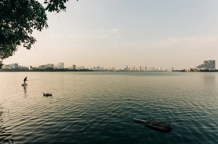 Khoảnh khắc hoàng hôn Hồ Tây, vẻ đẹp bình yên giữa lòng Hà Nội - Ảnh 3.