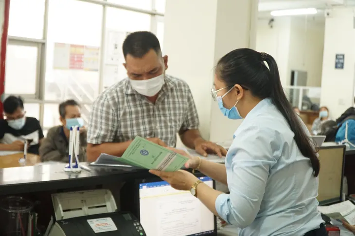 Gần 1 triệu người rút bảo hiểm xã hội một lần trong 10 tháng năm 2023 - Ảnh 1. Gần 1 triệu người rút bảo hiểm xã hội một lần trong 10 tháng năm 2023 - Ảnh 1.