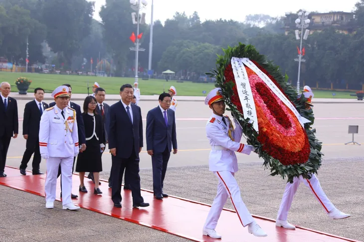 Tổng Bí thư, Chủ tịch nước Trung Quốc Tập Cận Bình vào Lăng viếng Chủ tịch Hồ Chí Minh - Ảnh 1. Tổng Bí thư, Chủ tịch nước Trung Quốc Tập Cận Bình vào Lăng viếng Chủ tịch Hồ Chí Minh - Ảnh 1.