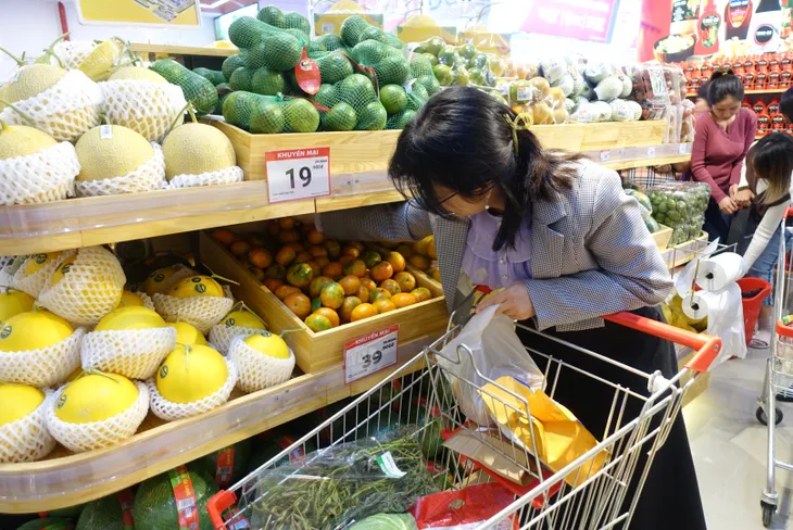 Siêu thị chạy đua mùa cuối năm - Ảnh 1. Siêu thị chạy đua mùa cuối năm - Ảnh 1.