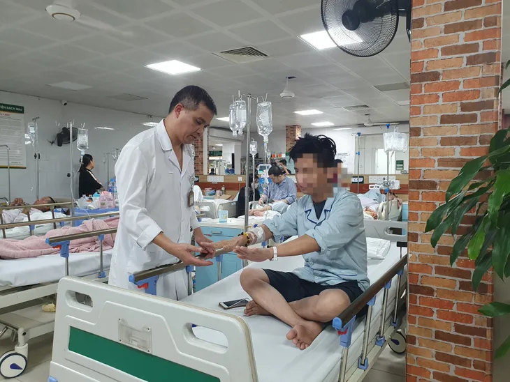 Chuyên gia y tế đề nghị cấm sản xuất lưu hành thuốc lá điện tử - Ảnh 1. Chuyên gia y tế đề nghị cấm sản xuất lưu hành thuốc lá điện tử - Ảnh 1.