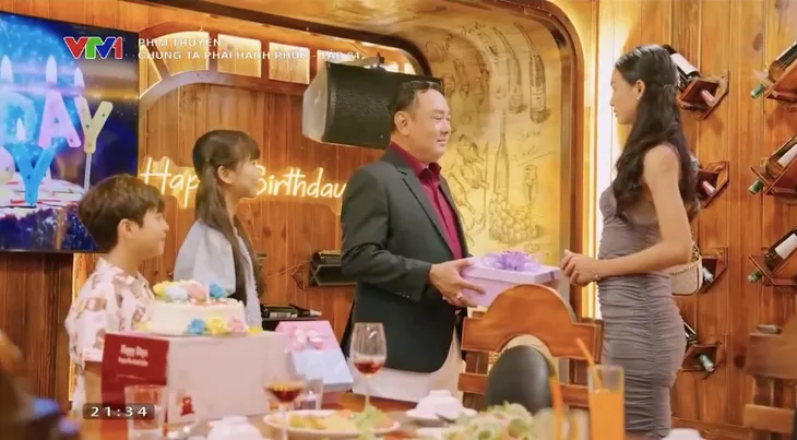 Chúng ta phải hạnh phúc - Tập 24: Hòa giấu vợ đi gặp tình cũ - Ảnh 12. Chúng ta phải hạnh phúc - Tập 24: Hòa giấu vợ đi gặp tình cũ - Ảnh 12.