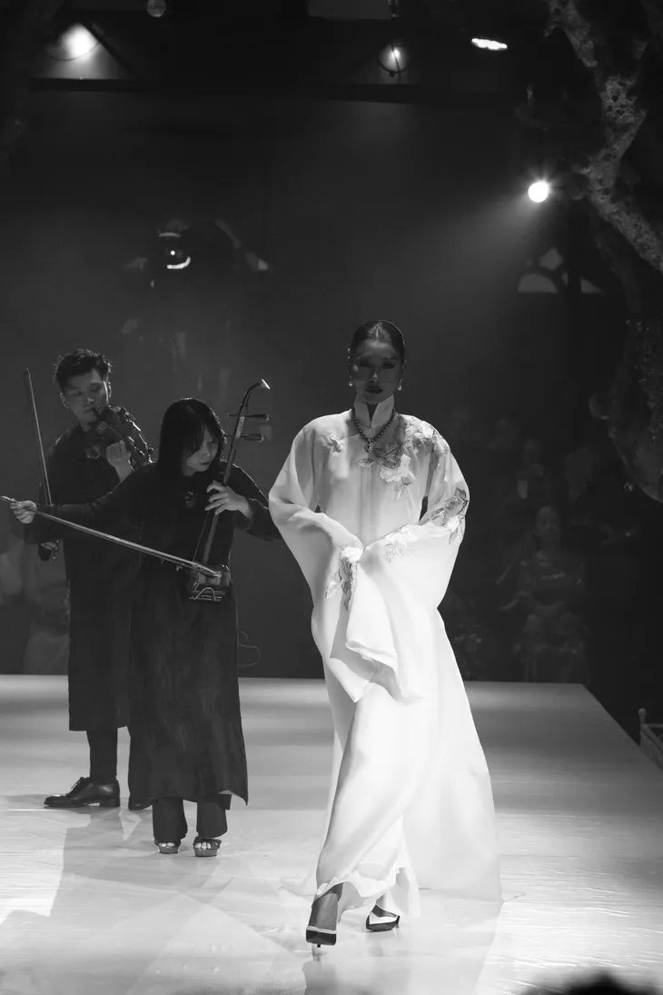 Áo dài Diệu: Trở về với những nhớ thương mùa cũ - Ảnh 3. Áo dài Diệu: Trở về với những nhớ thương mùa cũ - Ảnh 3.